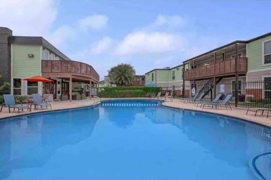 Beautiful/Spacious 2 Bedroom Houston Near Galleria Dış mekan fotoğraf
